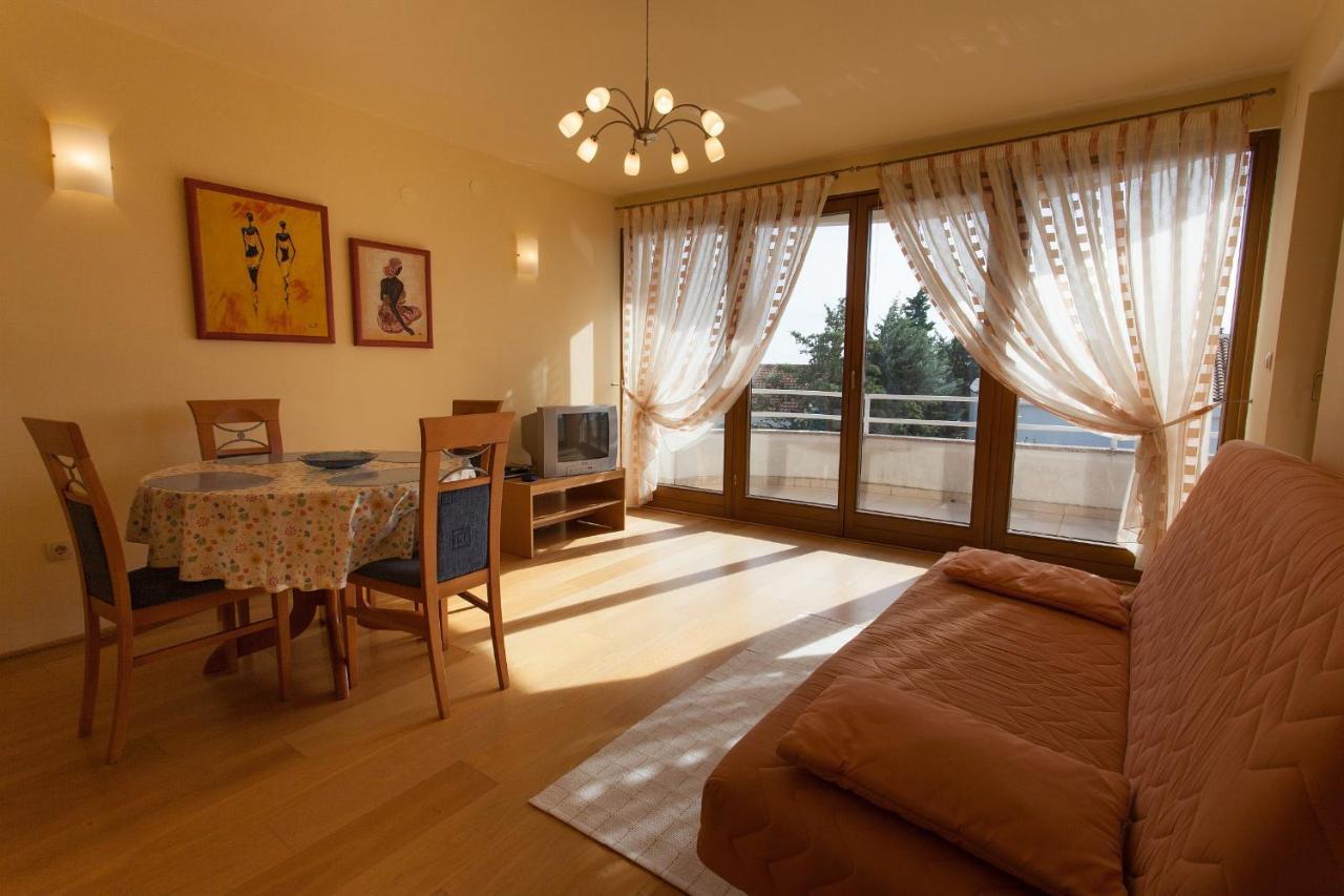 Apartman Vjekoslav Veglia Exterior foto