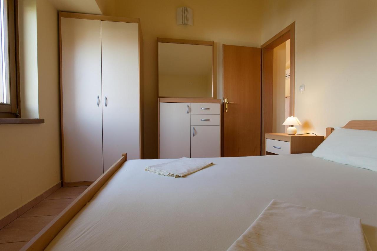 Apartman Vjekoslav Veglia Exterior foto