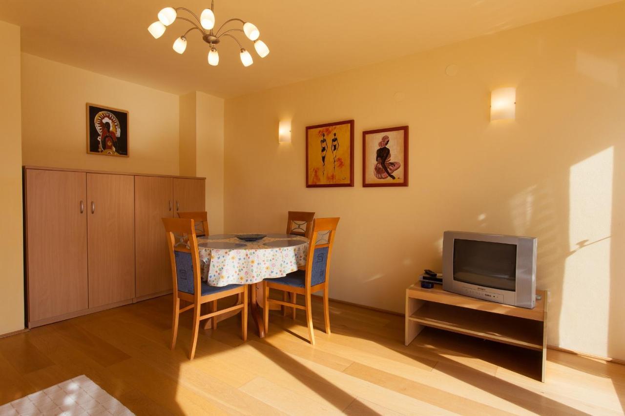 Apartman Vjekoslav Veglia Exterior foto