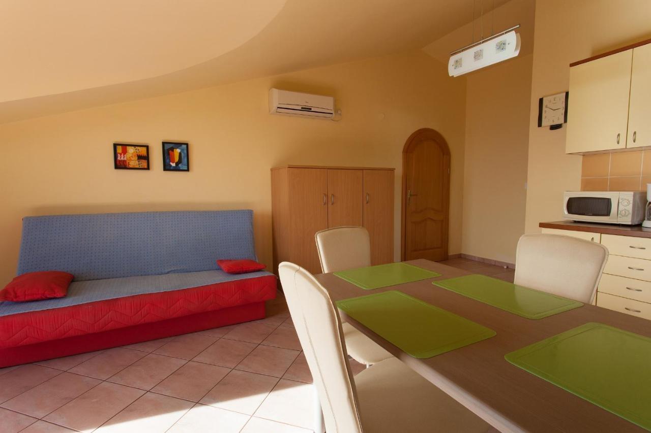 Apartman Vjekoslav Veglia Exterior foto